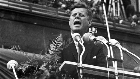 Jun 26, 2023 ... Der Besuch von John F. Kennedy blieb den Berlinerinnen und Berlinern stark im Gedächtnis und hatte eine hohe Symbolkraft: eine ...